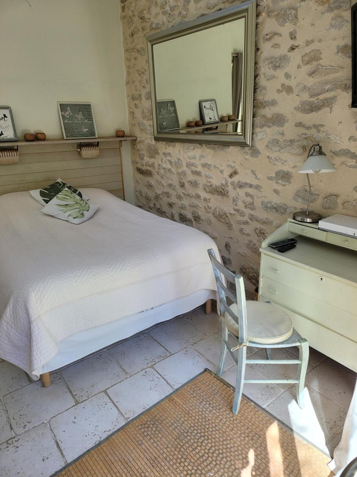 Gite Milly - 2 Studios En Coeur De Ville Milly-la-Foret Exterior foto